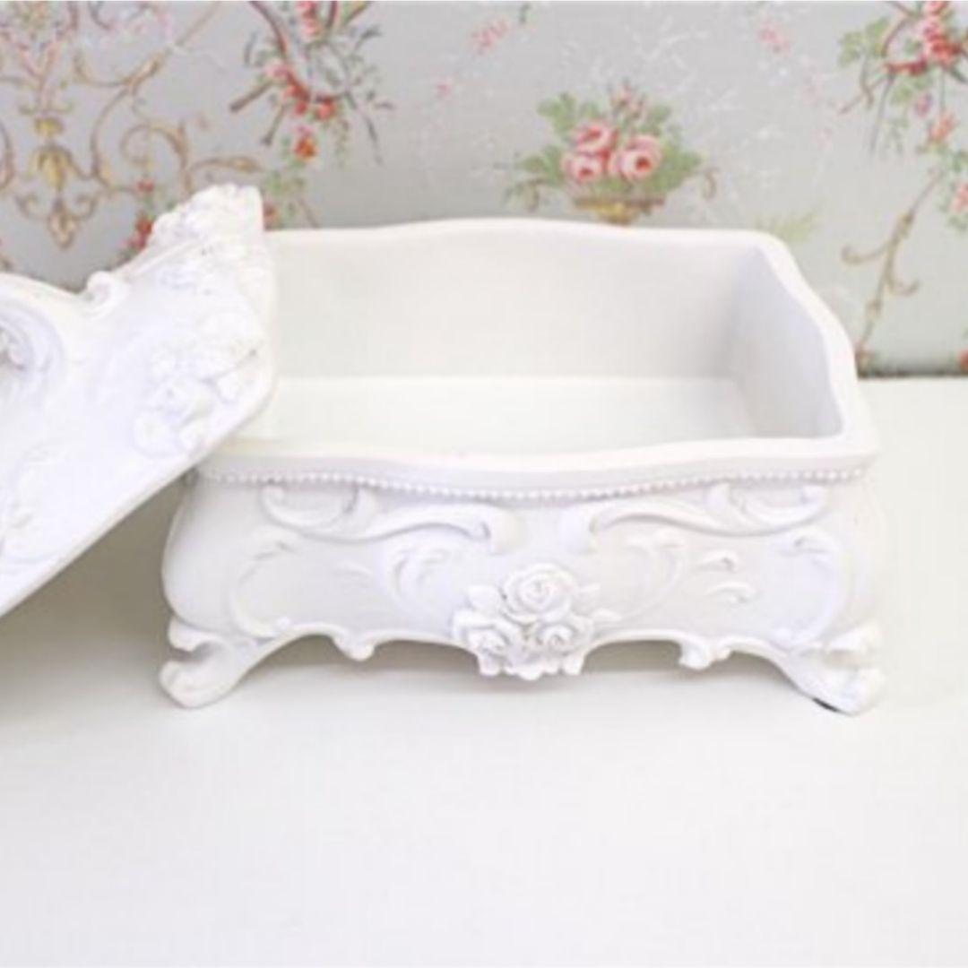 ホワイトローズ　薔薇『宝箱のジュエリーBOX』　収納箱　クラッシック　小物入れ