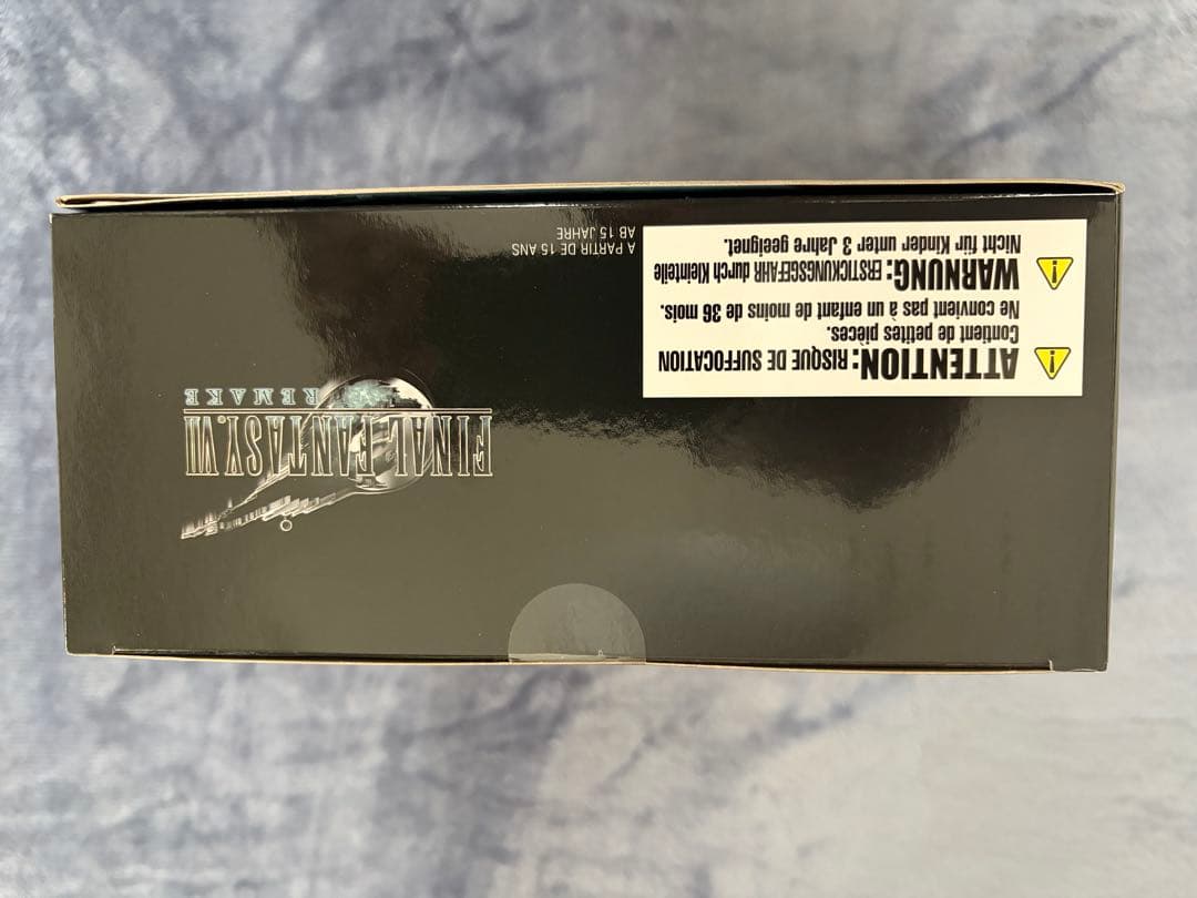 PLAY ARTS改 クラウド ストライフ　FFリメイク　新品未開封品