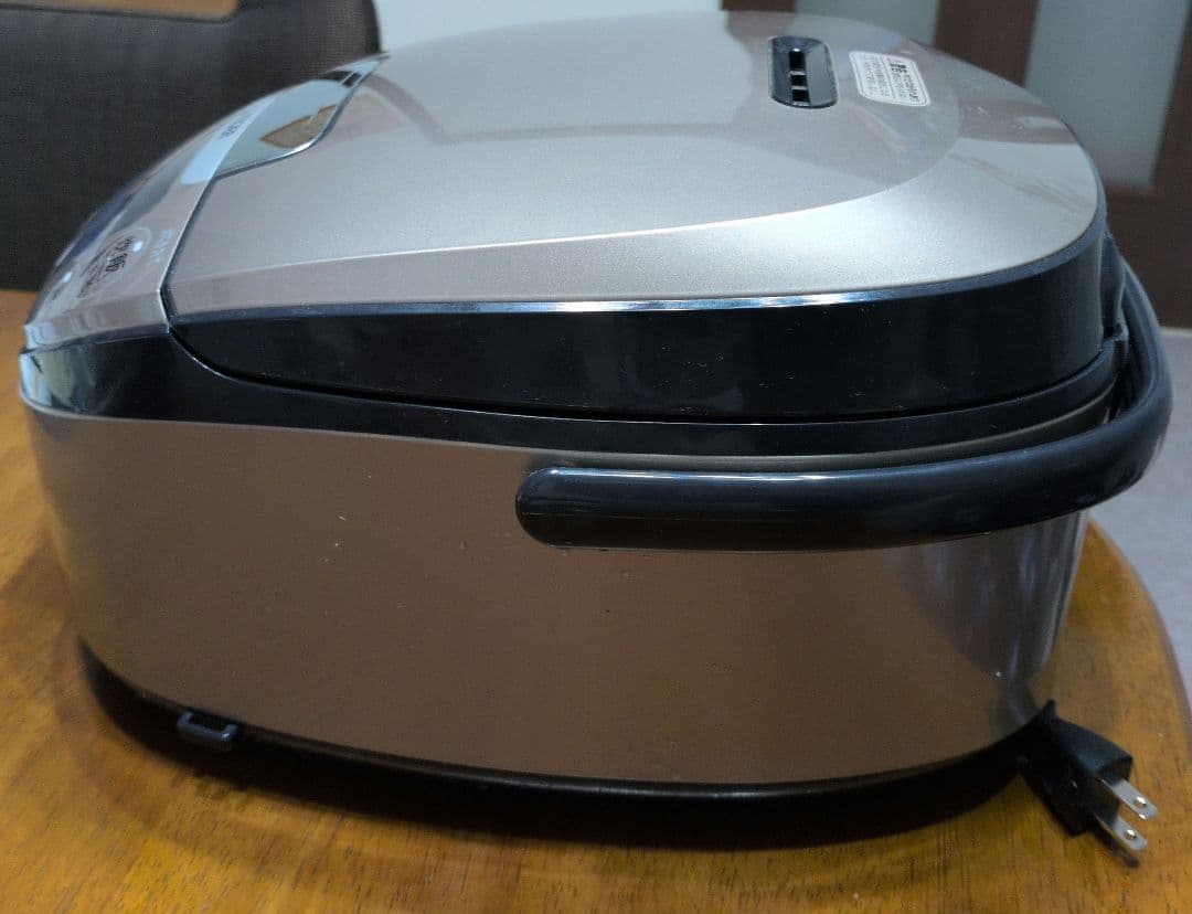 TIGER　炊飯器　JPW-A100 シャンパンゴールド　IH　5.5合