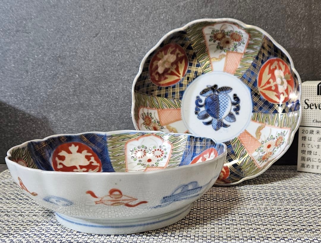 明治時代　古伊万里　染錦　見込みに柘榴　菊花図　15.7cm　輪花深皿　2客ペア