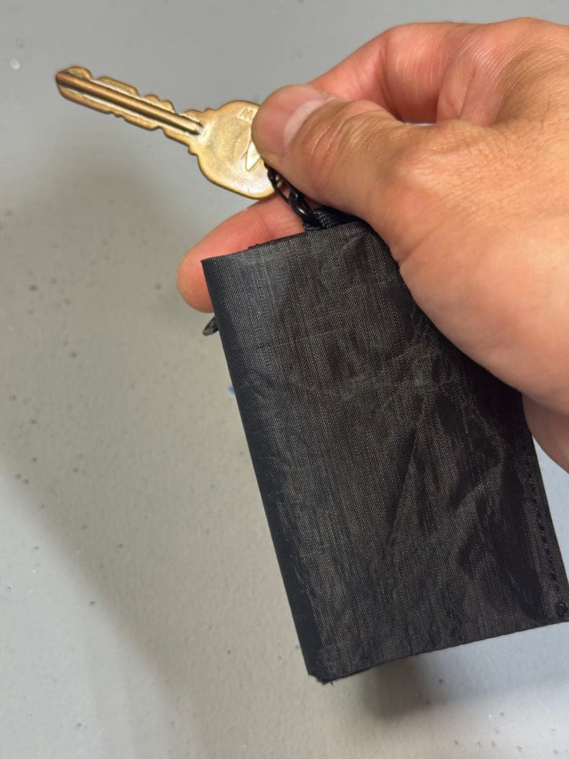 下山後も使える 登山用 3つ折り財布■エアタグ対応 DCFレザー ブルーグレー