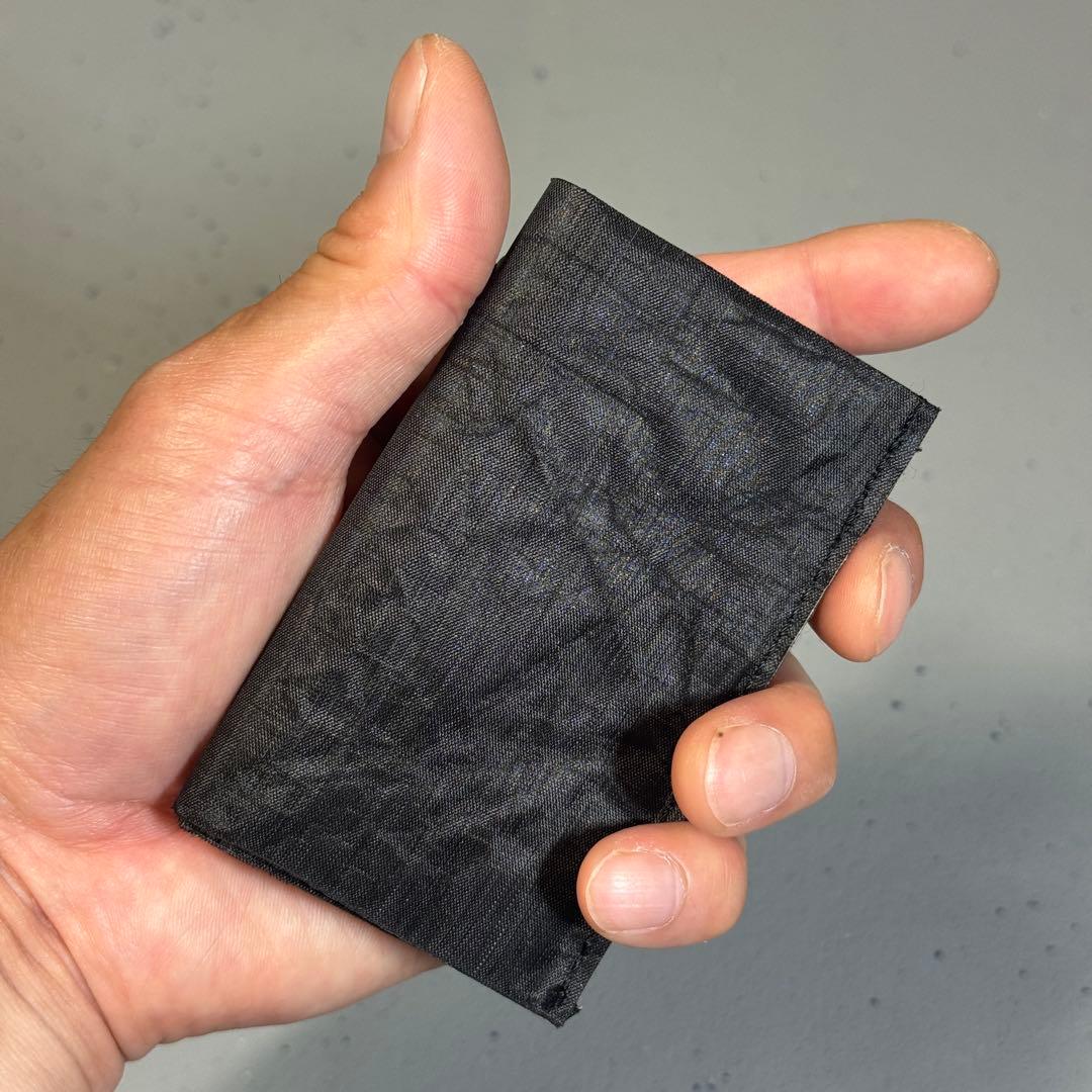 下山後も使える 登山用 3つ折り財布■エアタグ対応 DCFレザー ブルーグレー