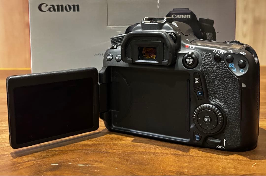 キャノン Canon EOS 70D トリプルレンズセット　一眼レフ　送料込み