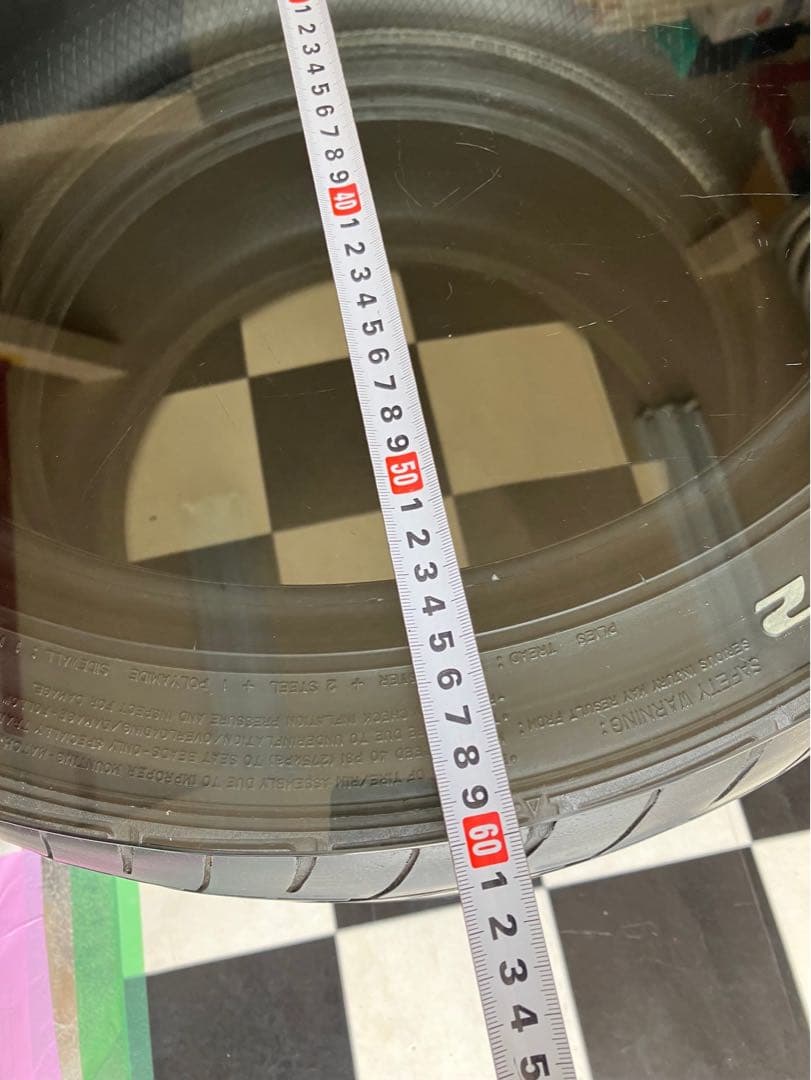 タイヤテーブルガラス付き