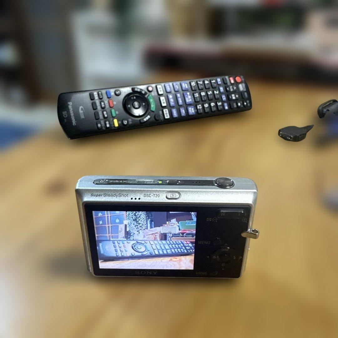 【美品】SONY Cyber-shot DSC-T20 デジタルカメラ　シルバー