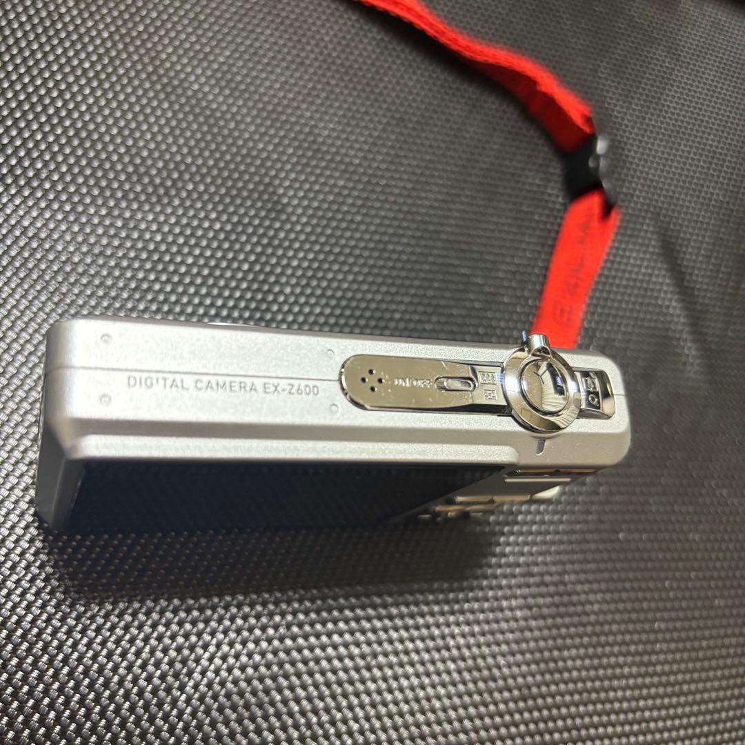 美品　CASIO カシオ デジカメ EXILIM EX-Z600 デジタルカメラ