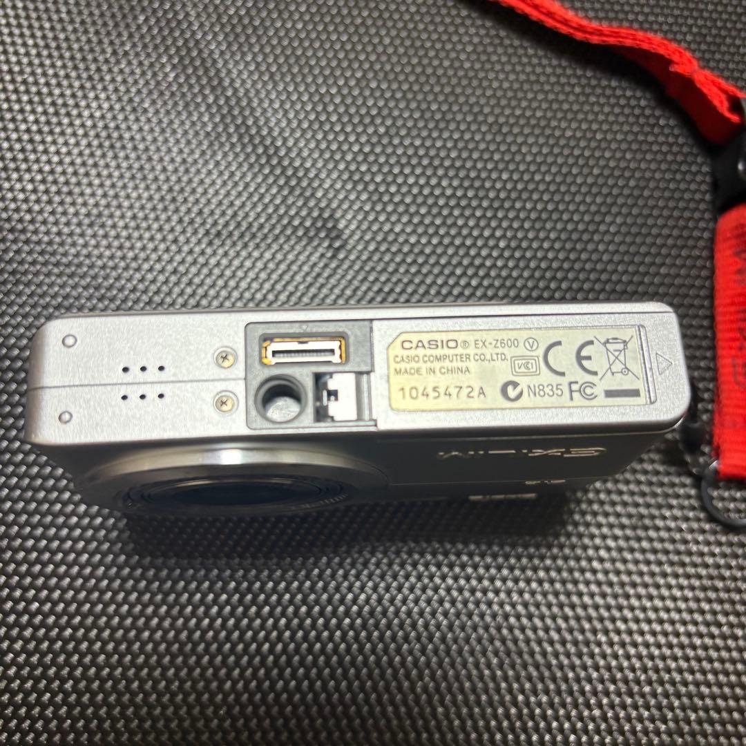 美品　CASIO カシオ デジカメ EXILIM EX-Z600 デジタルカメラ