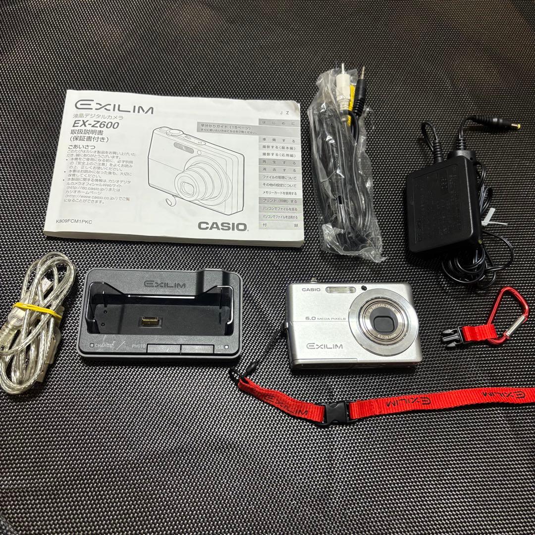 美品　CASIO カシオ デジカメ EXILIM EX-Z600 デジタルカメラ