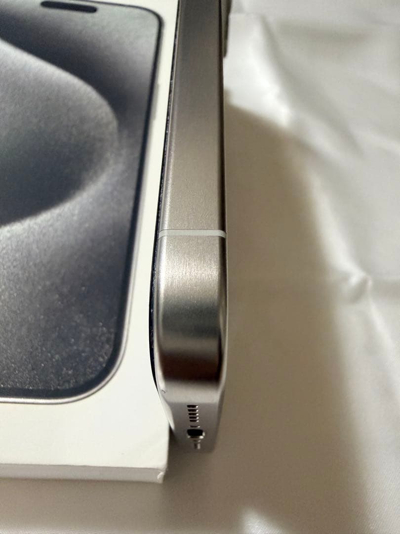 Apple iPhone 15 Pro ホワイトチタニウム 128GB