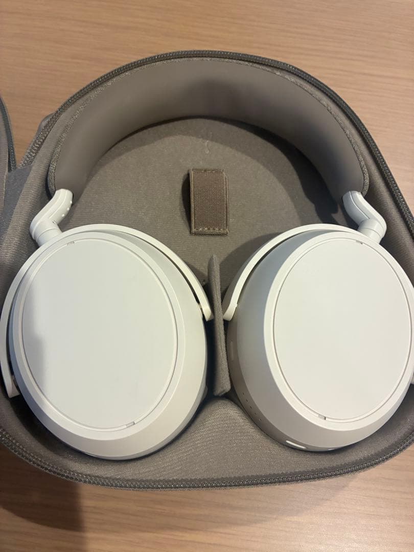 Sennheiser Momentum 4 ワイヤレスヘッドホン　箱付き付属品有