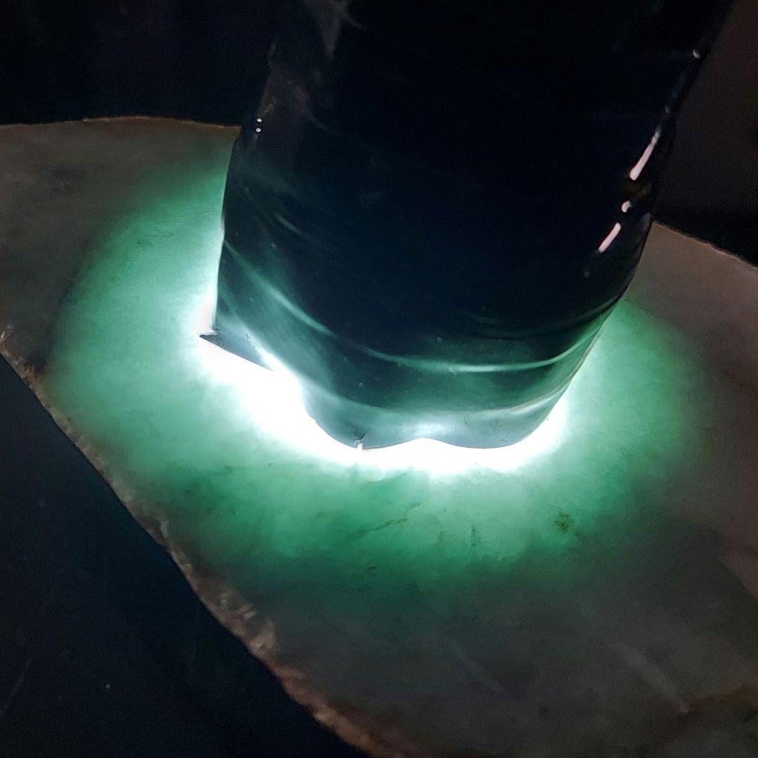 淡いグリーンが綺麗✨ 大きな JADEITE 本翡翠 原石 1面磨き 561