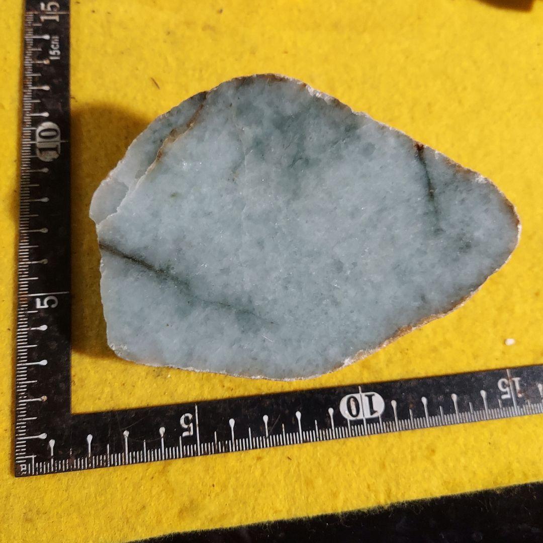 淡いグリーンが綺麗✨ 大きな JADEITE 本翡翠 原石 1面磨き 561