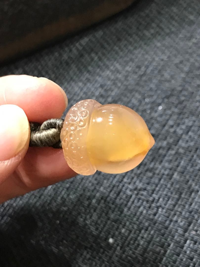 ゴビ石−1330 ゴビ瑪瑙　彫刻　『どんぐり』