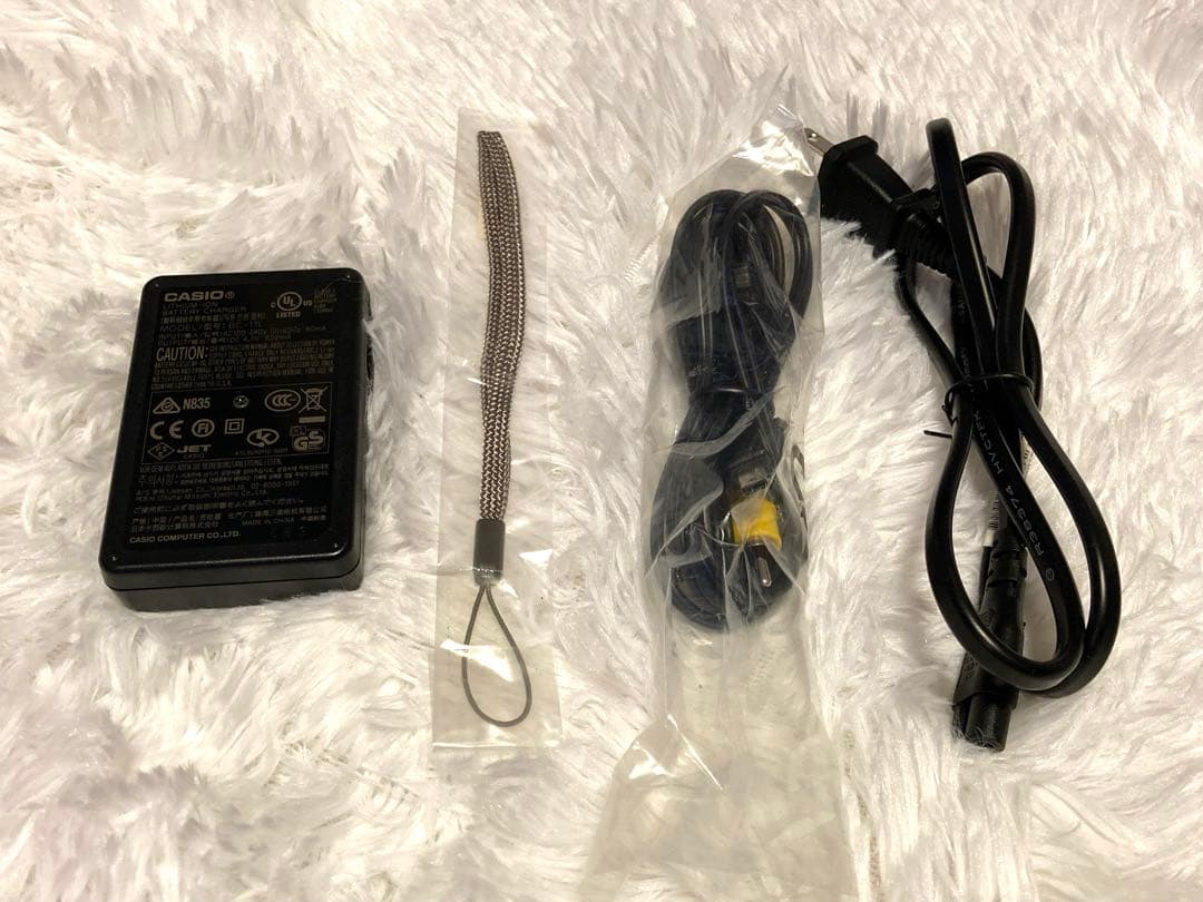 【美品】CASIO EXILIM EX-Z77 デジタルカメラ ホワイト 白