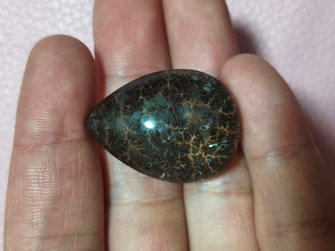 高品質内包美密デンドリティッククォーツルース　　雫型ペンダントトップ貫通穴有り