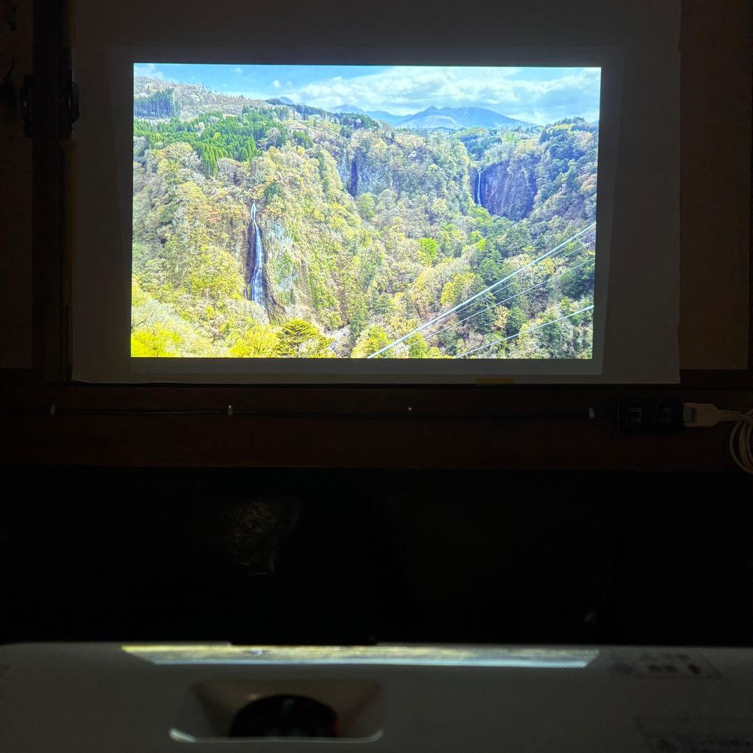 0666 EPSON プロジェクター　EB-1780W ランプ点灯時間　841H