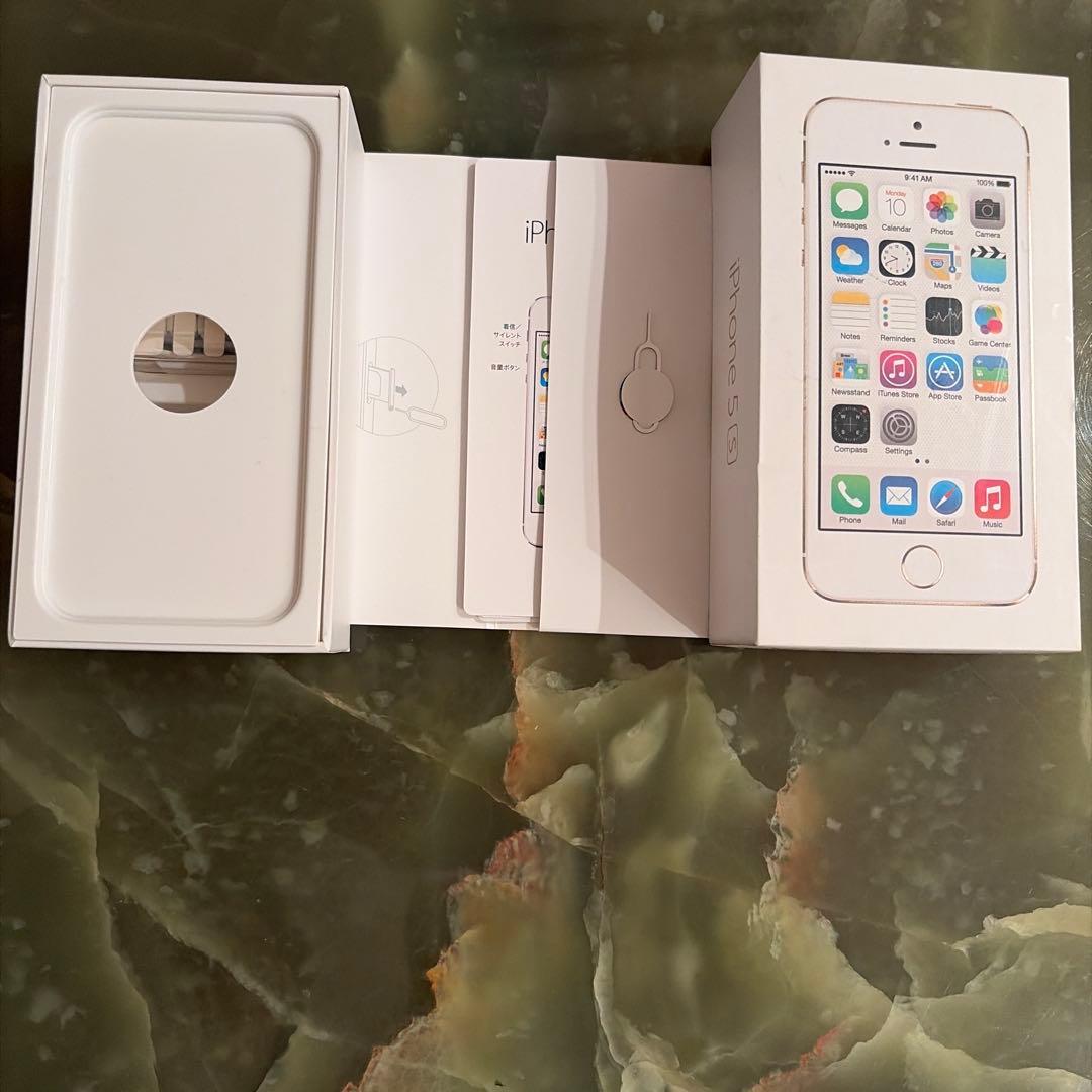 Apple iPhone 5s 64GBゴールド本体、箱とイヤホン(未使用)付き