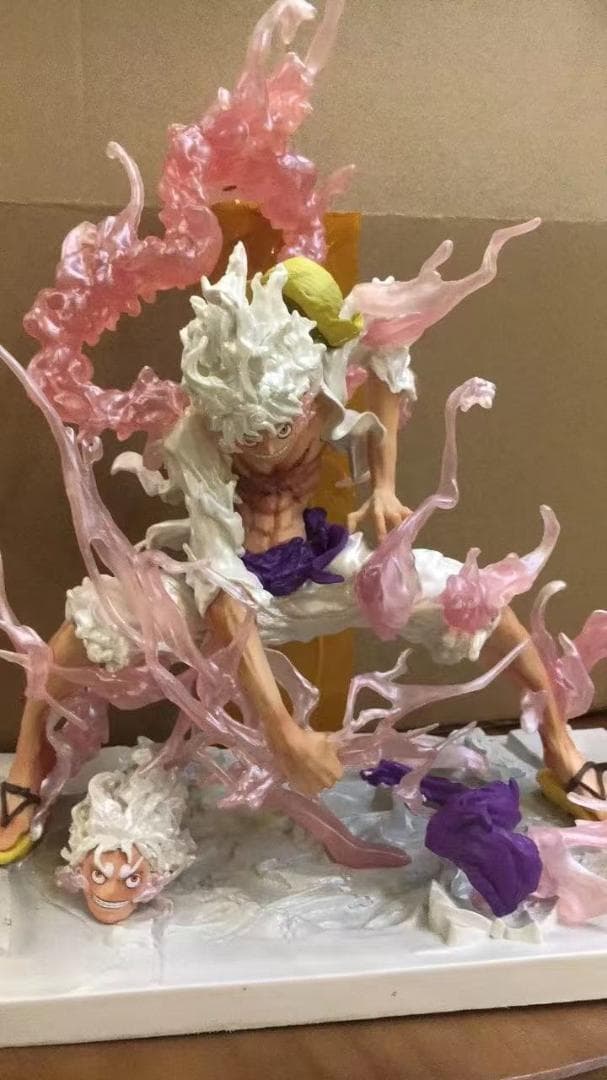 ワンピース フィギュア 紫と白