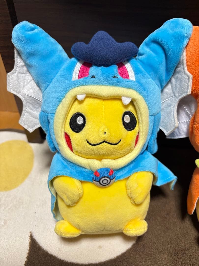3点セット　ギャラドスごっこピカチュウ コイキング　ぬいぐるみ　ポンチョ