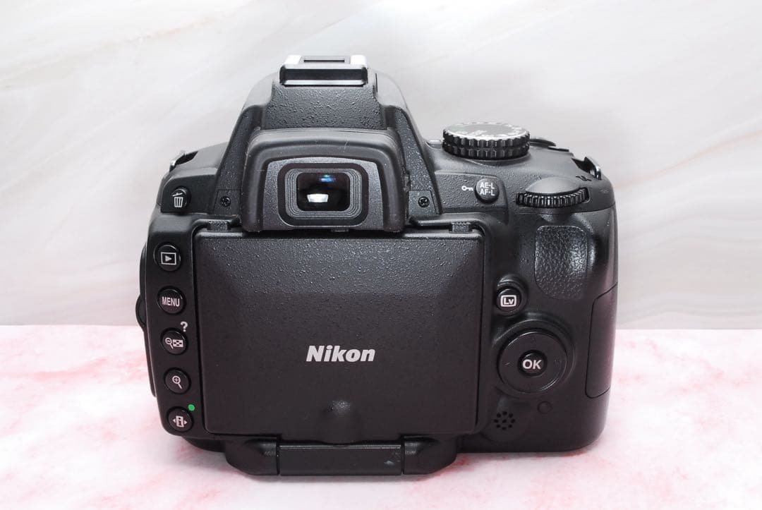 Nikon D5000★一眼レフカメラ★軽量&コンパクト★可動式モニター