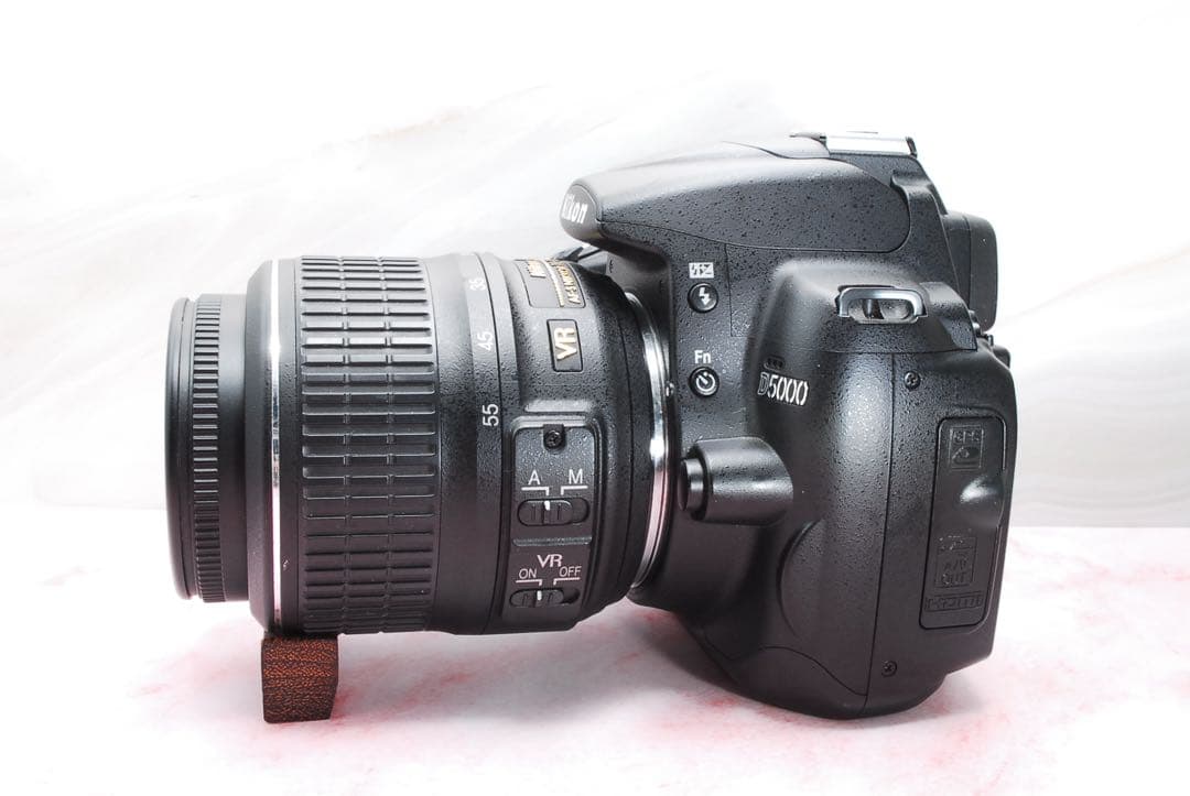 Nikon D5000★一眼レフカメラ★軽量&コンパクト★可動式モニター