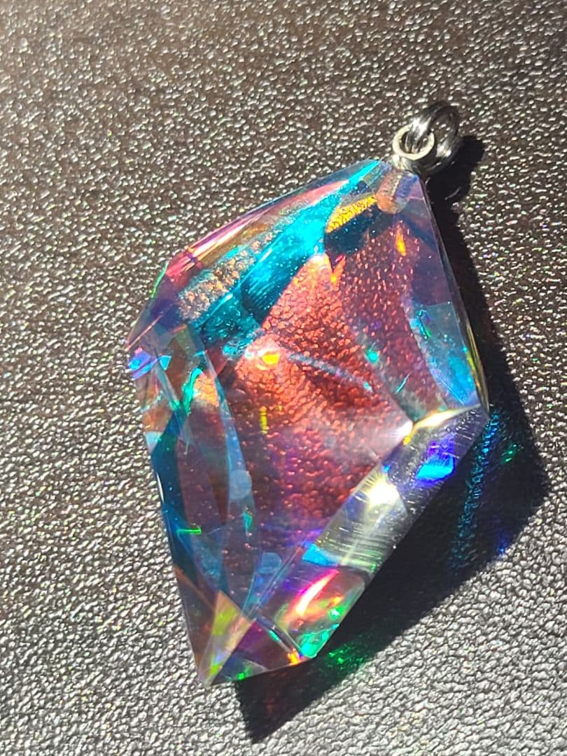 モナジー工房 虹の結晶『夕虹』ひし形 ペンダントトップ