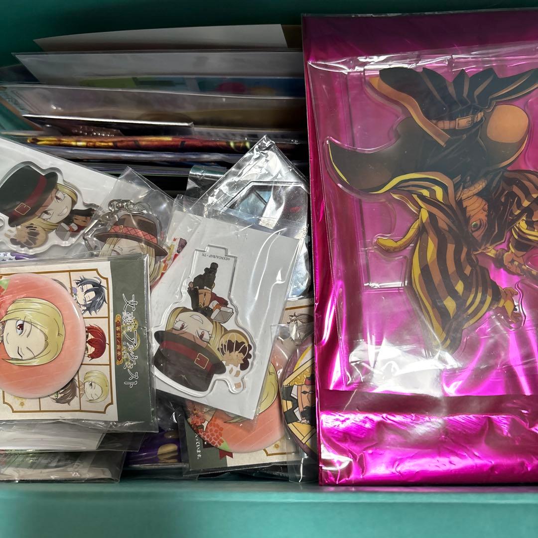 ジャンル多数　まとめ売り　約250点ほど　缶バッジ　鬼滅　イナイレ