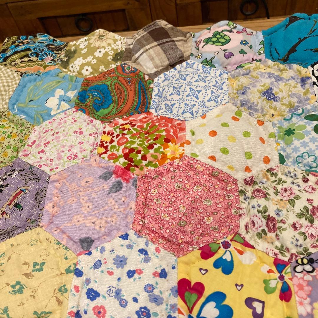 ③大小2枚で　ハンドメイド パッチワーク 六角形 インテリアデコレーション