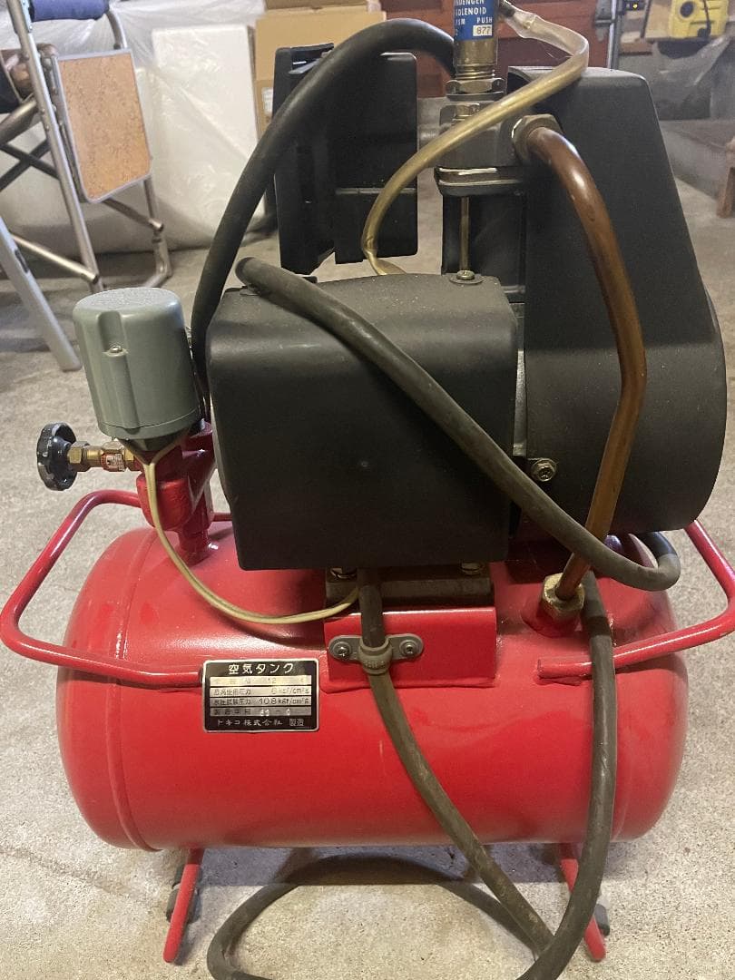 エアコンプレッサー 赤 圧力計付き スプレーガン付属