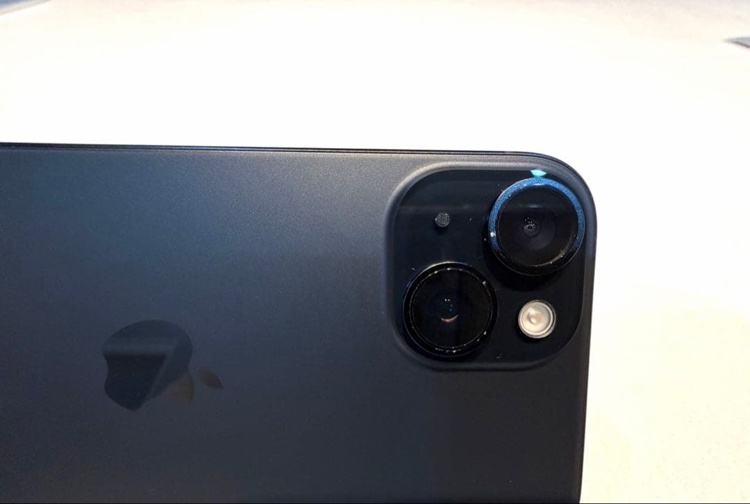 【ガラスフィルム2枚付き】iPhone15ブラック128GB SIMフリー