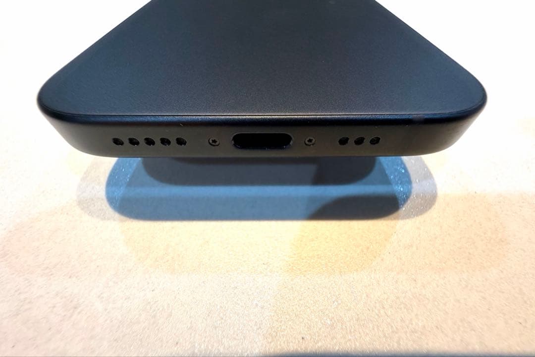 【ガラスフィルム2枚付き】iPhone15ブラック128GB SIMフリー