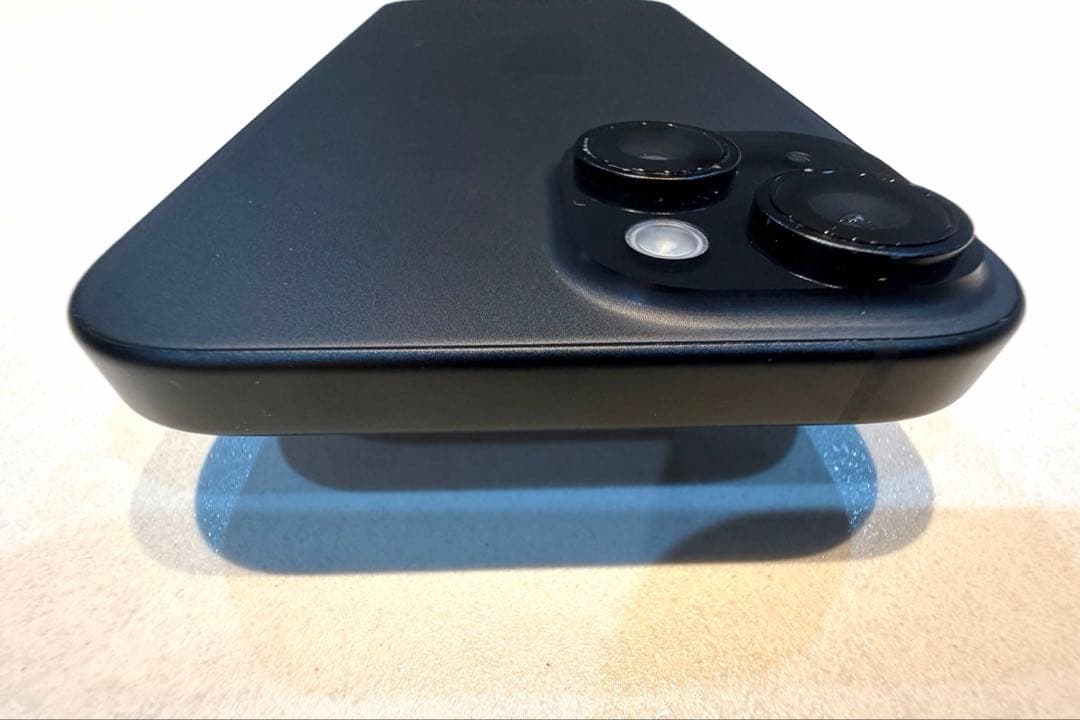 【ガラスフィルム2枚付き】iPhone15ブラック128GB SIMフリー