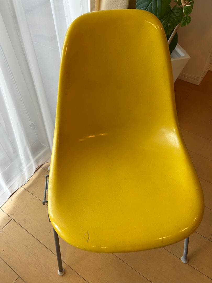 Herman Miller イエローチェア