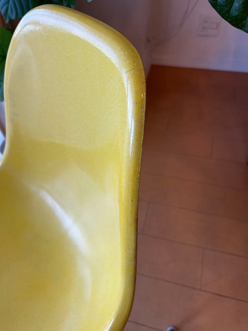 Herman Miller イエローチェア