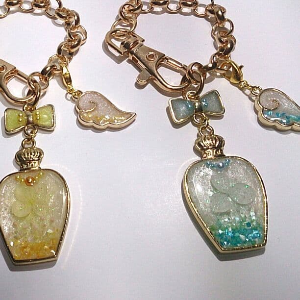 再販可能☆リボンとアジサイのSodaパフュームボトル☆バッグチャーム