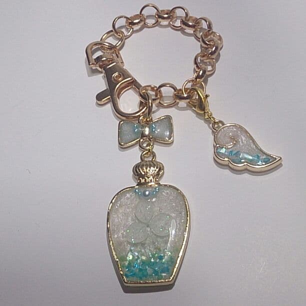 再販可能☆リボンとアジサイのSodaパフュームボトル☆バッグチャーム