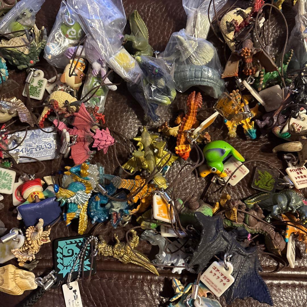 d*2様 モンスターハンター　当時物　フィギュア　ストラップ