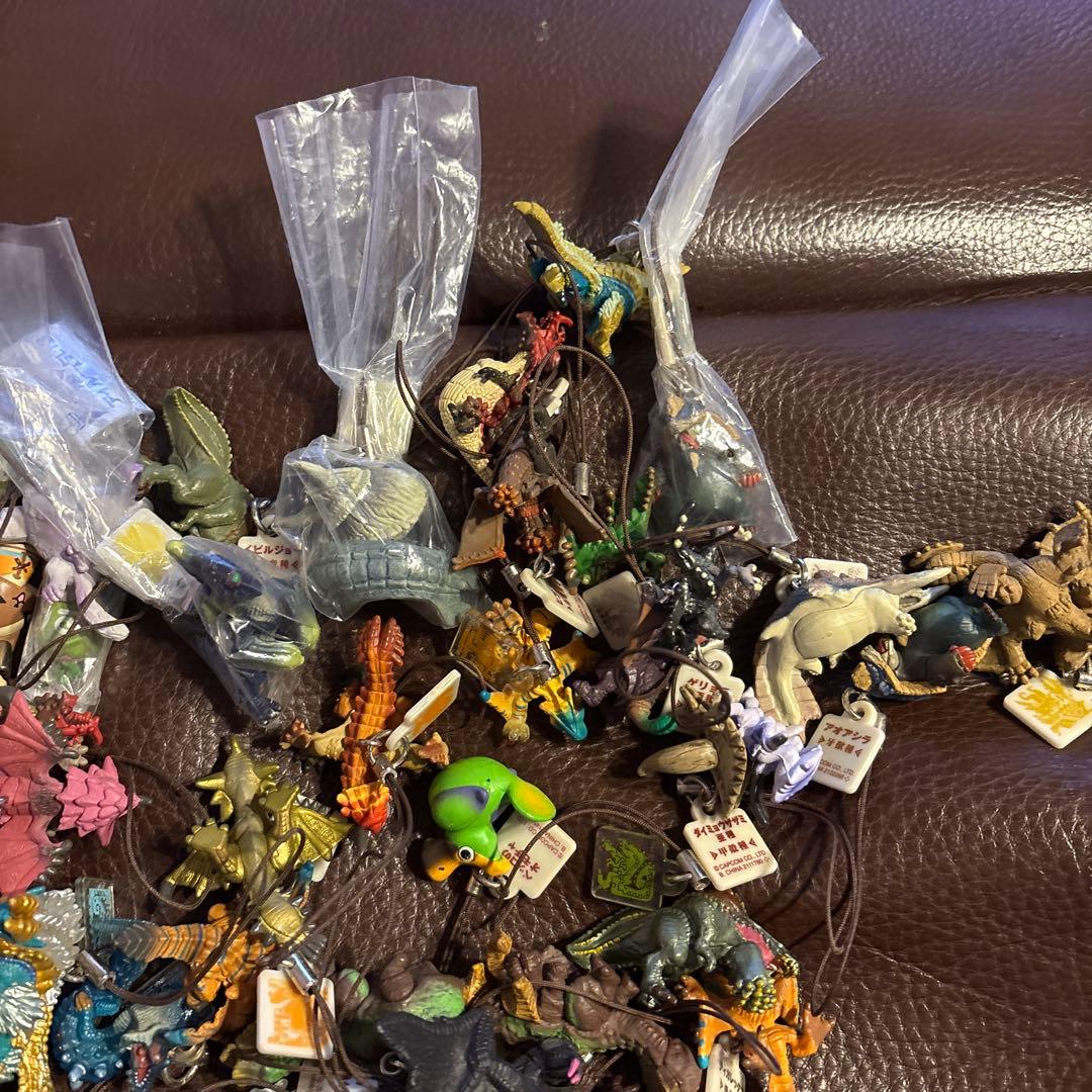 d*2様 モンスターハンター　当時物　フィギュア　ストラップ