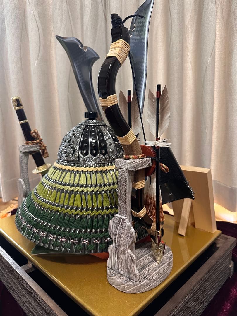 【美品】五月人形 兜飾り ガラスケース入り 美光作　黒銀色　高級　25号　着用兜