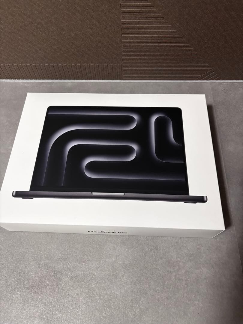 極美品 MacBookPro M5 14インチ 24GB 1TB SSD