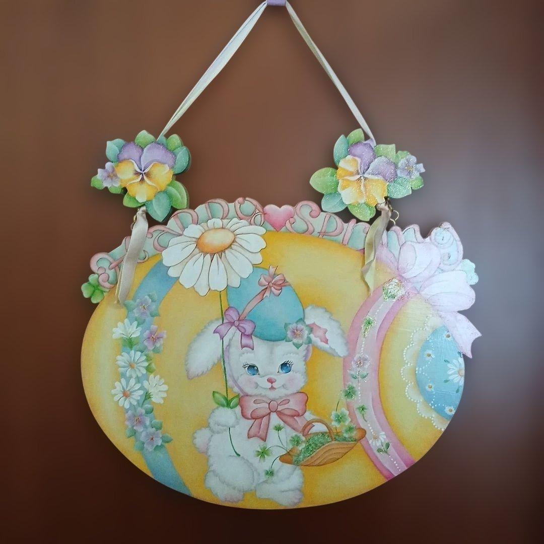 ハンドメイド　イースターエッグ　ウサギのイラスト　木製　壁掛け　飾り