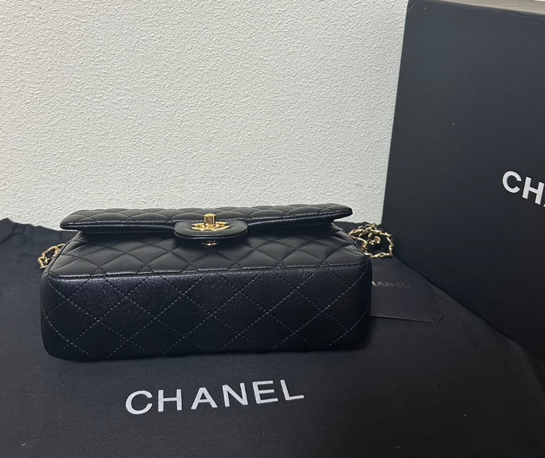 CHANEL ノベルティラムスキンレザーブラック ショルダーバッグブラック