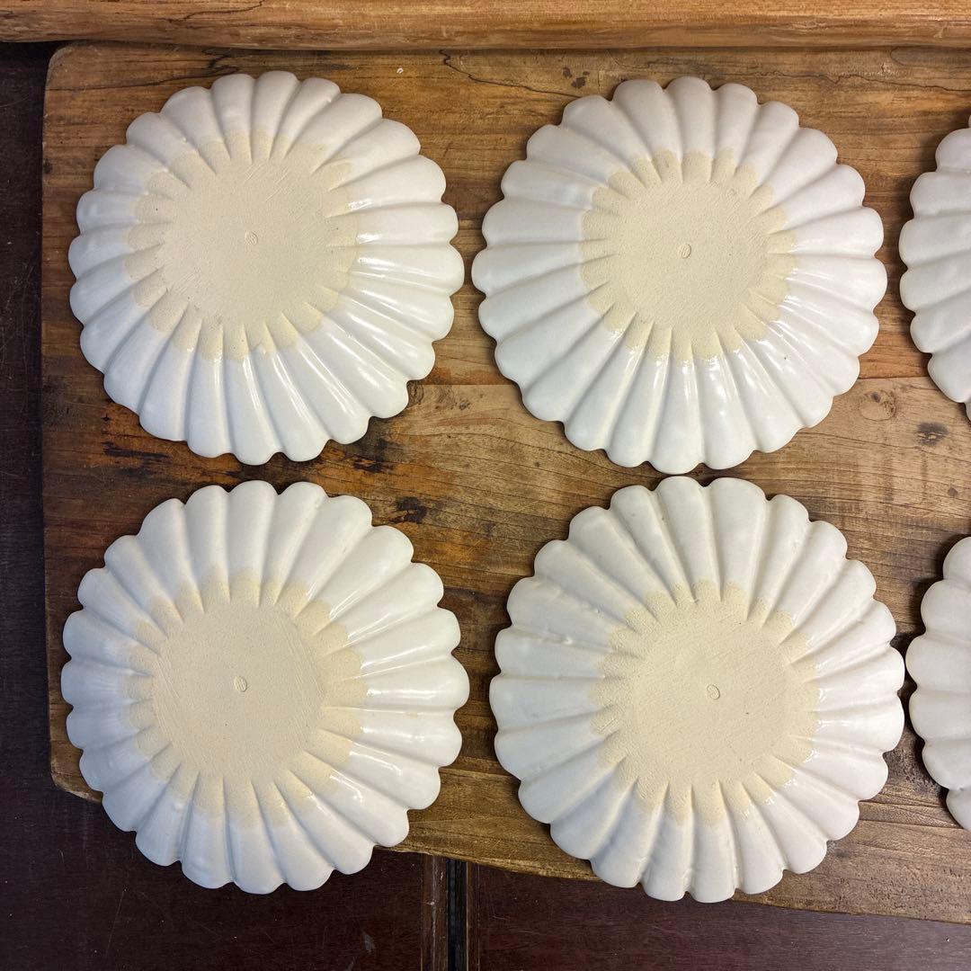 mikuuuuu☆新品　陶器　陶芸作家　輪花皿9枚　554