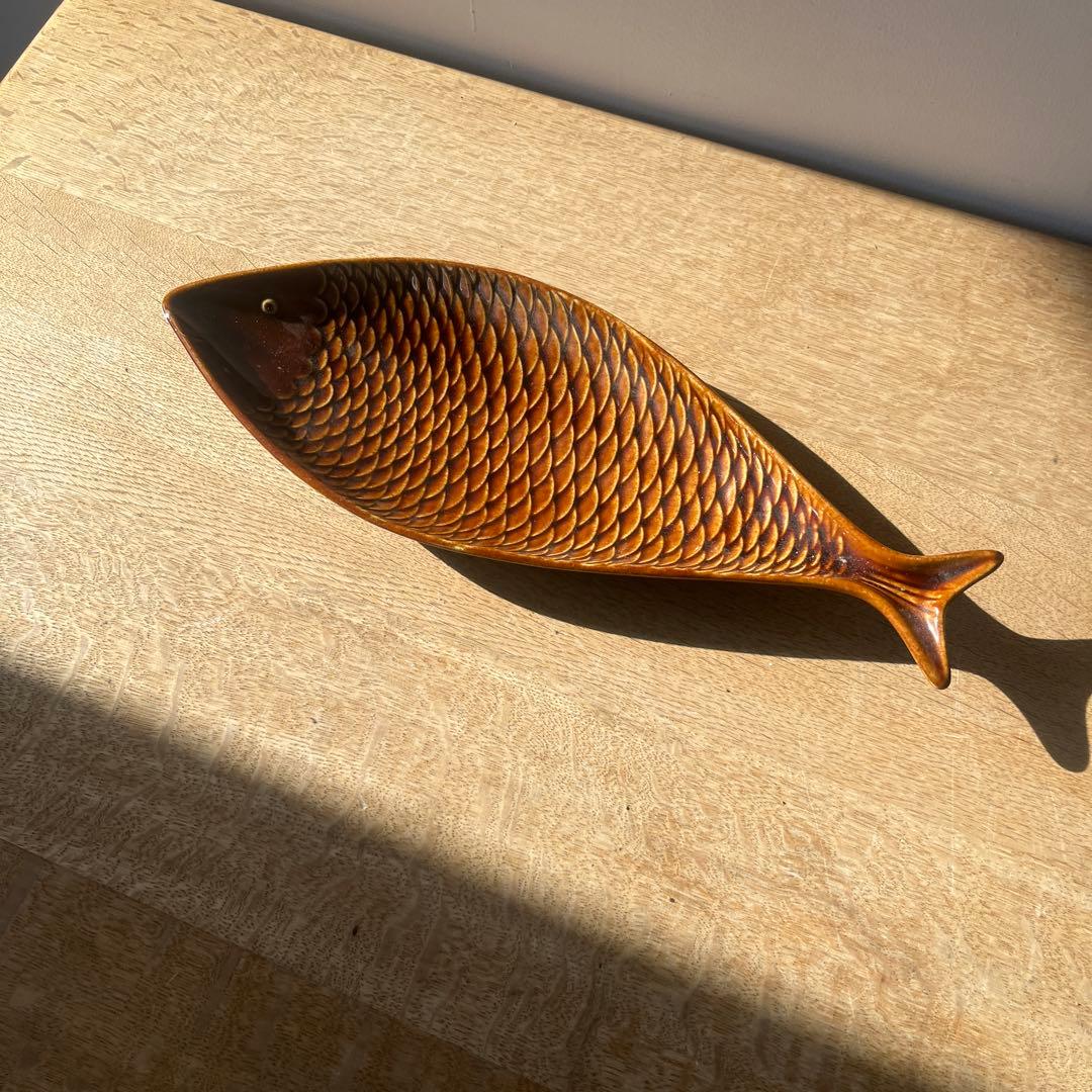 グスタフスベリ　魚　茶色