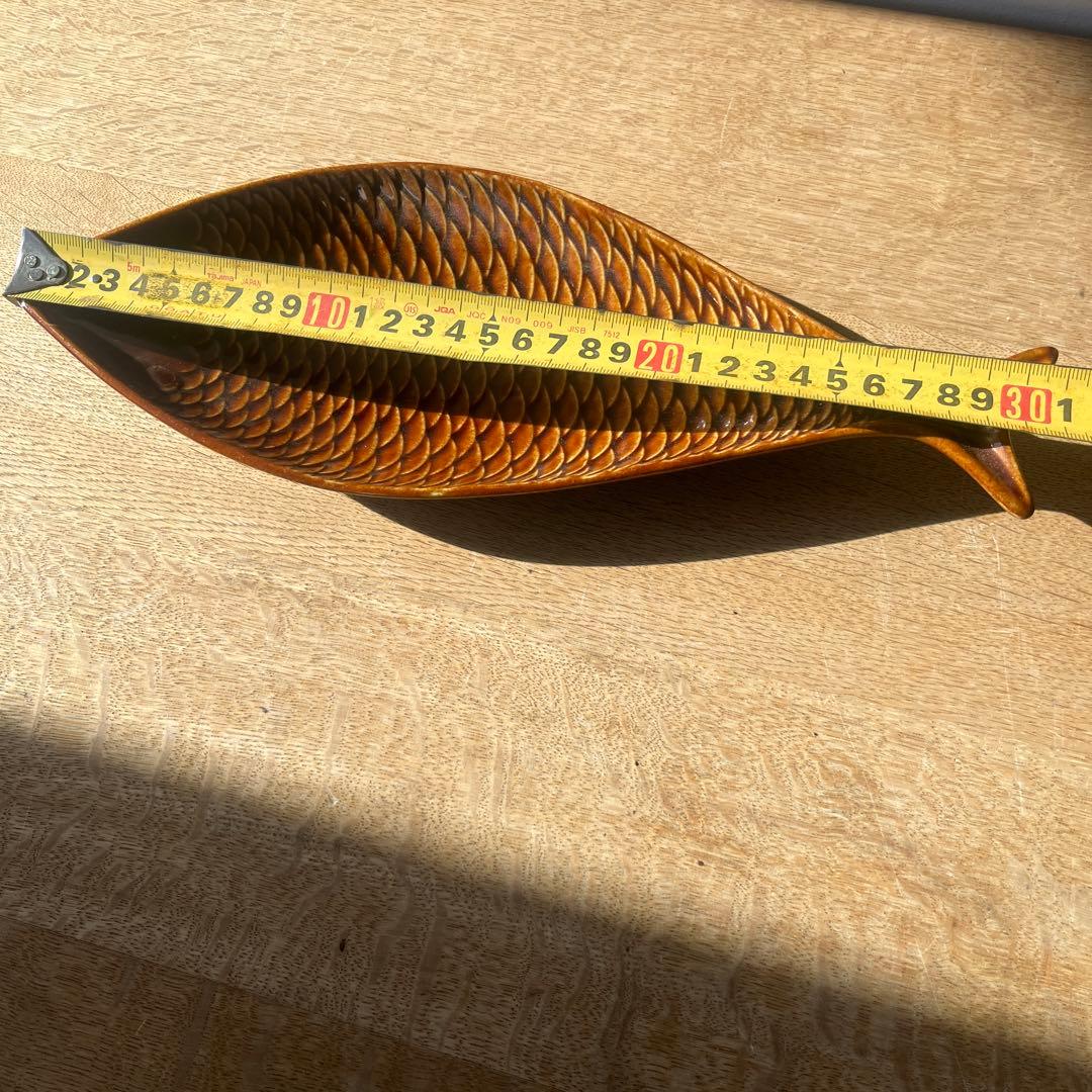 グスタフスベリ　魚　茶色