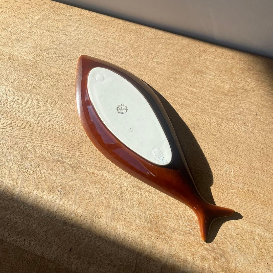 グスタフスベリ　魚　茶色