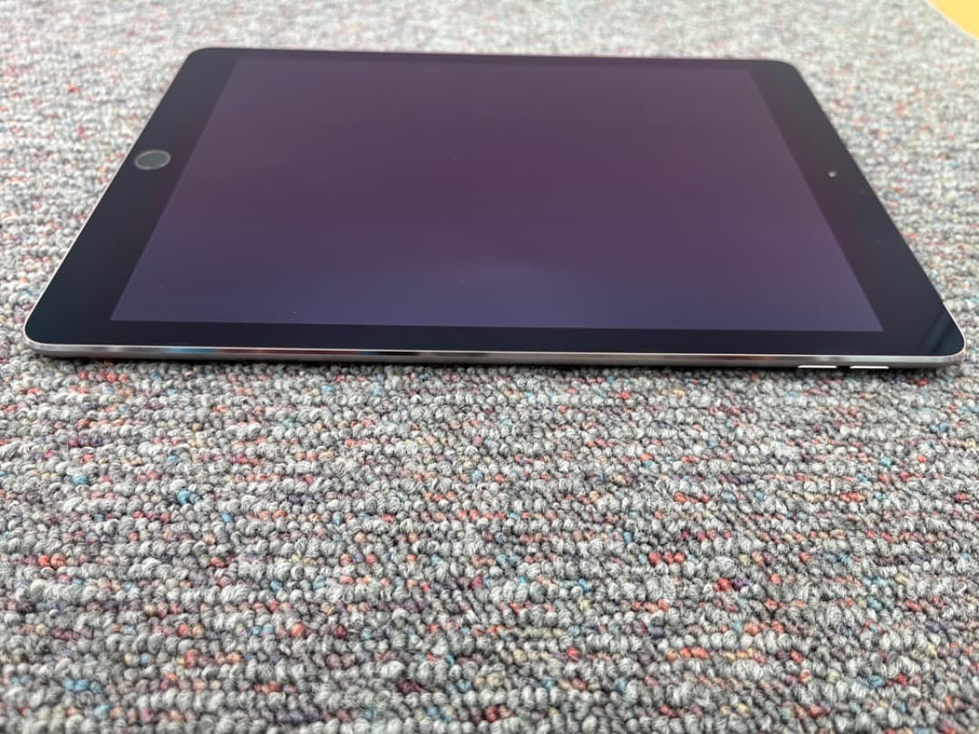 iPad Air2　Wi-Fi+Cellular　simフリー　f846