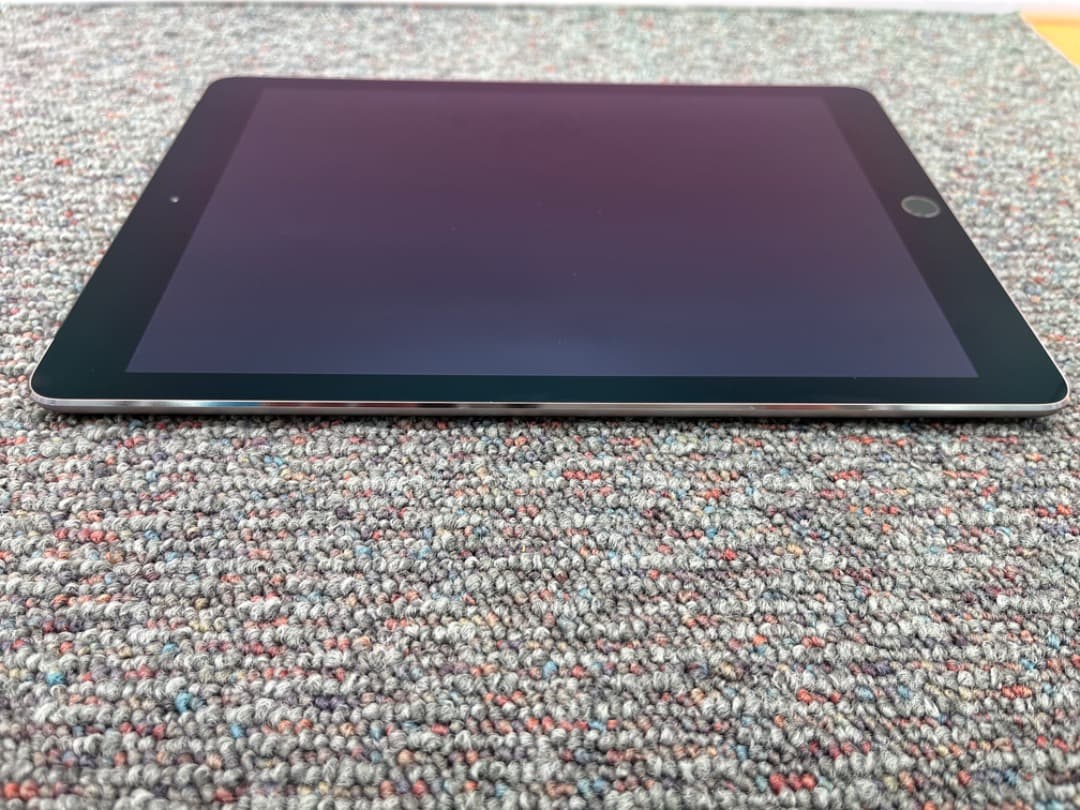 iPad Air2　Wi-Fi+Cellular　simフリー　f846