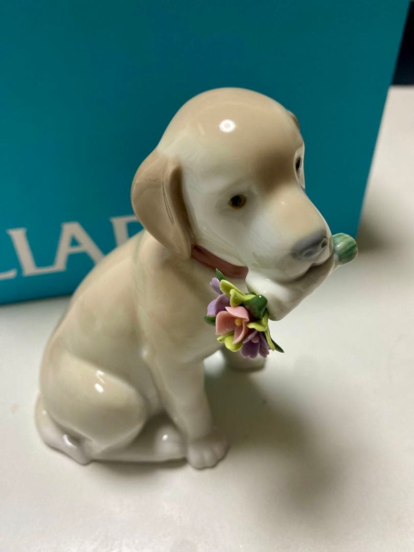 【新品】リヤドロ　「花束をあなたに」　フィギィリン　犬　ラブラドール