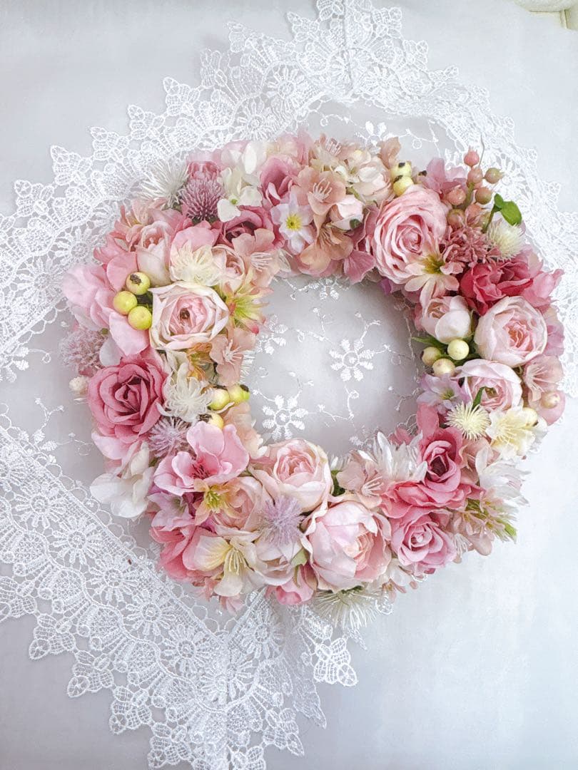 ピンクの可愛いバラのフラワーリース　アーティフィシャルフラワー